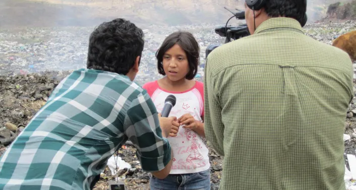 Girl interviewed in Nicaragua by a team of 'De Humo'