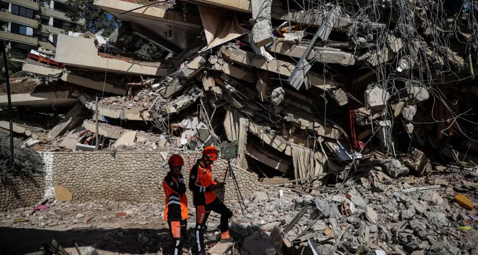 LA GUAIRA, VENEZUELA - JUNE 29: Search and rescue operations continue for survivors trapped under collapsed buildings in the Carabellada and Caribe neighborhoods following powerful earthquakes in La Guaira, Venezuela on June 29, 2026. 