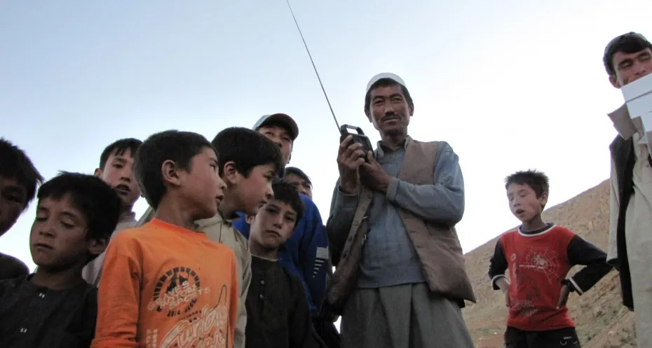 Radio luisteren in Afghanistan