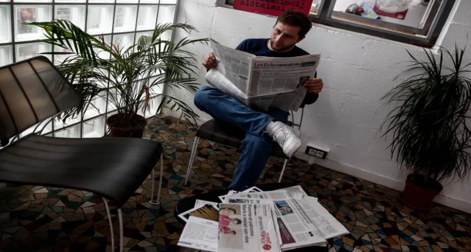 Syrian reading newspapers
