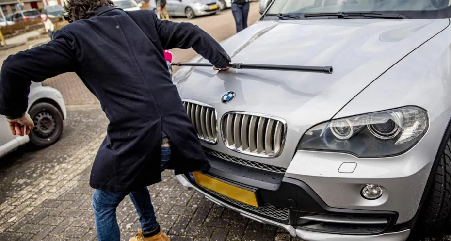 Dutch reporter gets hit by car. Copyright: Rob Vos.