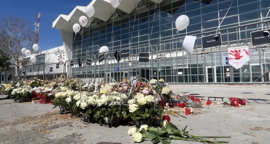 Memorial site at Novi Sad station commemorating the 1 Nov collapse of the canopy. Photo: Maja Sever